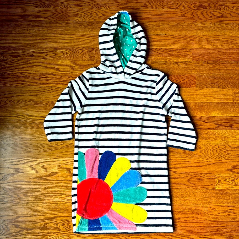 Gently loved Boden toweling hoodie. Size 5-6 ☀️